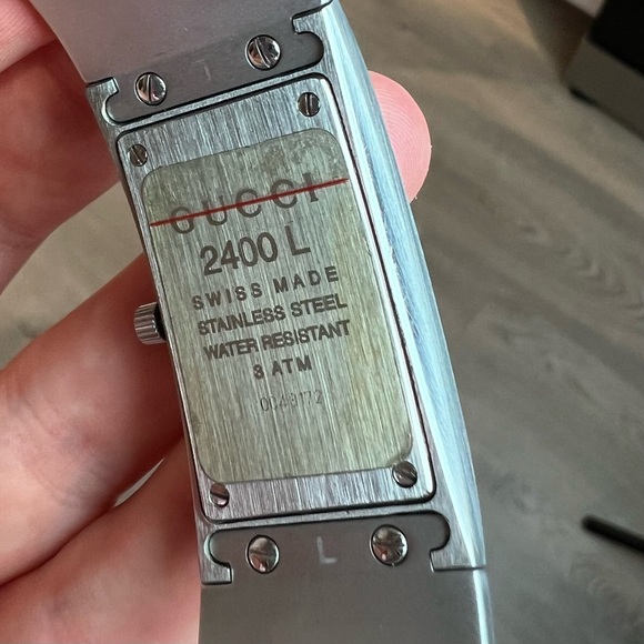 Gucci Watch bangle 2400L 22mm Women's
Black X Silver Working Condition - Picture 3 of 5